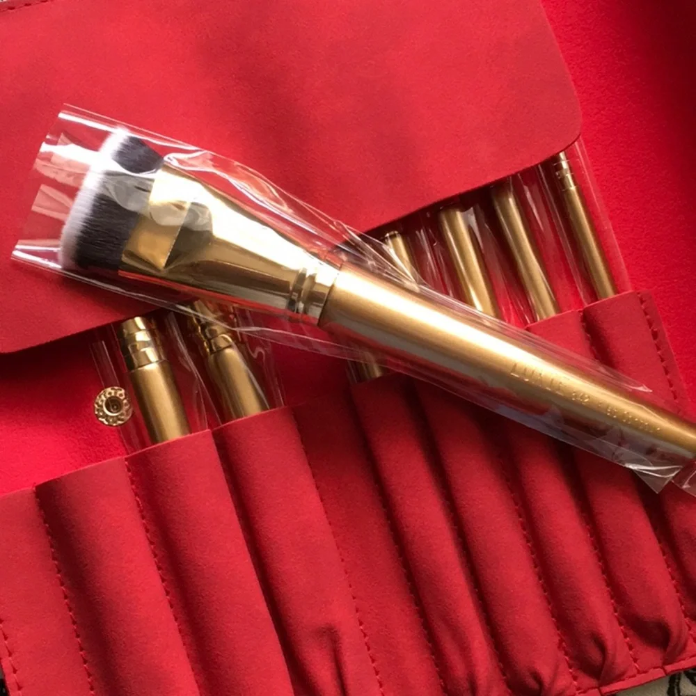 LUXIE 18 Piece Gold Brush Set 104